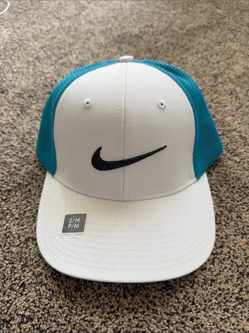NWT Unisex Nike Golf White & Teal Mesh Hat with Black Swoosh